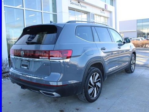 Used 2025 Volkswagen Atlas SE image 6