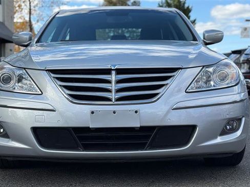 Used 2011 Hyundai Genesis 4.6 image 3