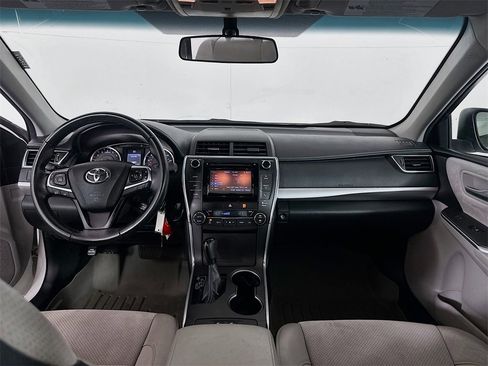 Used 2015 Toyota Camry image 22