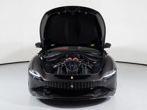 Used 2024 Ferrari Roma Spider image 9