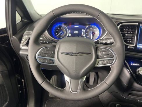 New 2026 Chrysler Pacifica Select image 15