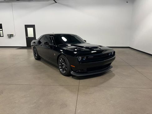Used 2022 Dodge Challenger R/T Scat Pack image 1