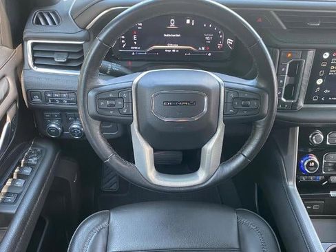 Certified 2022 GMC Yukon Denali image 7