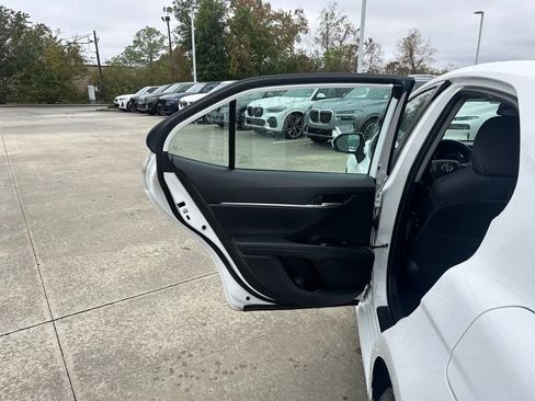 Used 2019 Toyota Camry LE image 18