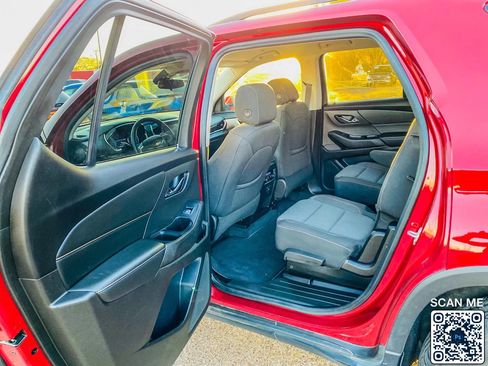 Used 2021 Chevrolet Traverse LT image 13