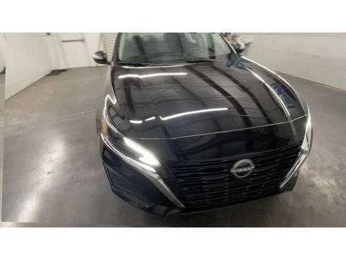 Used 2024 Nissan Altima 2.5 SV image 3