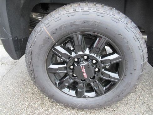 New 2026 GMC Sierra 2500 AT4 w/ AT4 Premium Plus Package AWD/4WD image 8