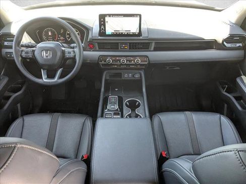 Used 2025 Honda Pilot Touring image 18