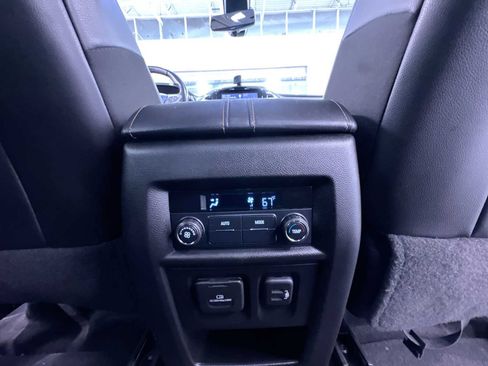 Used 2020 Chevrolet Traverse RS FWD image 41