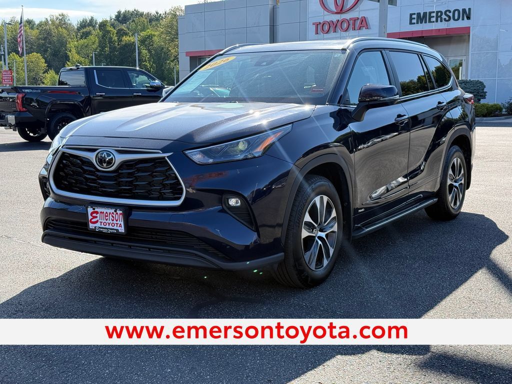 Used 2026 Toyota Highlander XLE AWD/4WD image 1