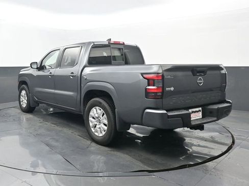 Used 2022 Nissan Frontier SV RWD image 3