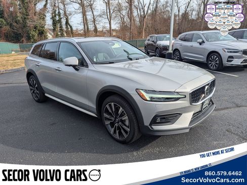Certified 2024 Volvo V60 B5 Cross Country Ultimate image 2
