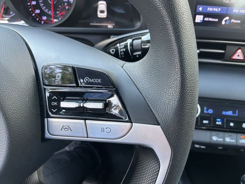 Used 2023 Hyundai Elantra SEL FWD image 13