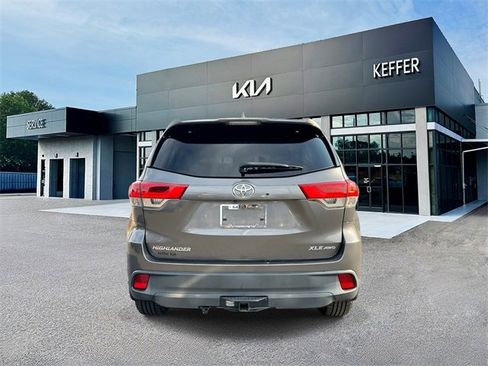 Used 2017 Toyota Highlander XLE image 7
