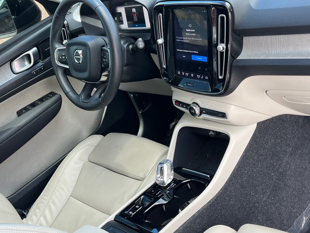 Used 2023 Volvo XC40 B5 Ultimate w/ Protection Package Premier AWD/4WD image 9