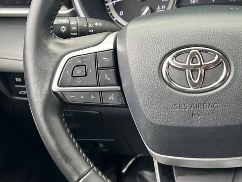 Used 2022 Toyota Highlander XLE image 19