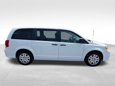 Used 2019 Dodge Grand Caravan SE w/ UConnect Hands-Free Group FWD image 4