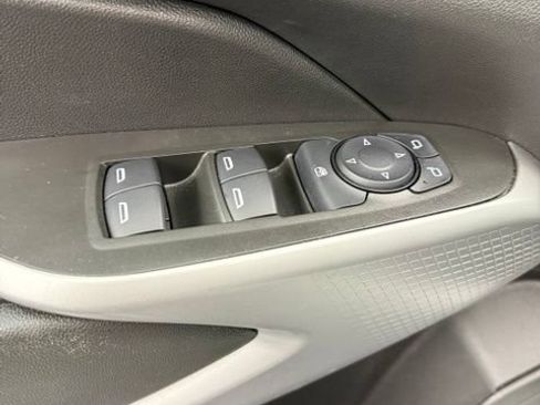 Used 2024 Chevrolet Trax RS FWD image 42