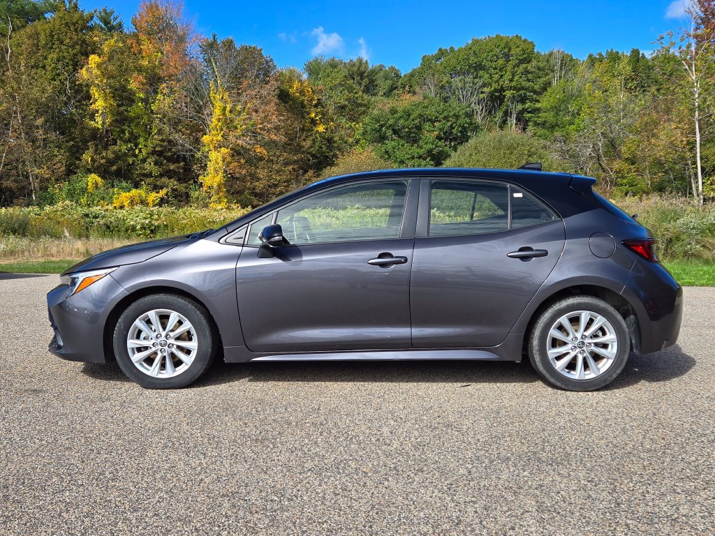 Used 2023 Toyota Corolla SE FWD image 2