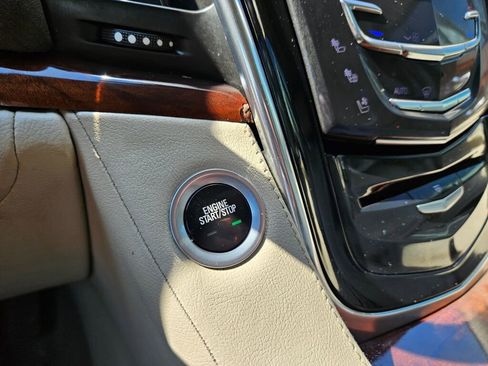 Used 2015 Cadillac Escalade Luxury image 6