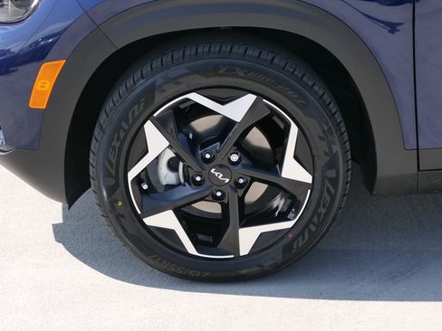 Used 2024 Kia Seltos EX image 10