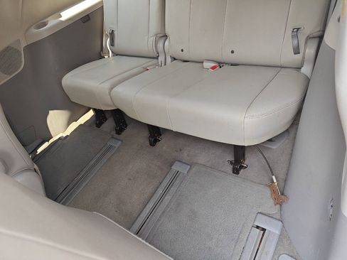 Used 2012 Toyota Sienna XLE image 19