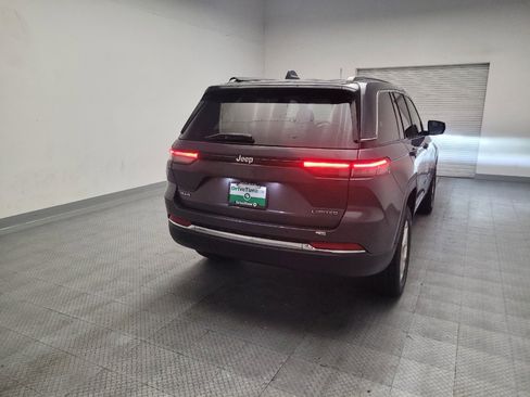 Used 2023 Jeep Grand Cherokee Limited AWD/4WD image 7