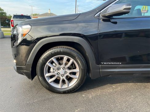 Used 2024 GMC Terrain SLT image 9