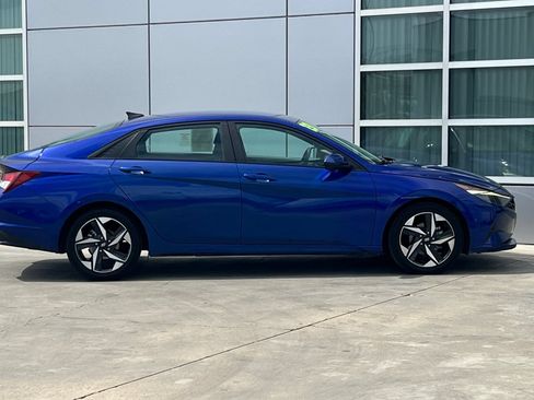 Used 2023 Hyundai Elantra SEL w/ Convenience Package FWD image 3