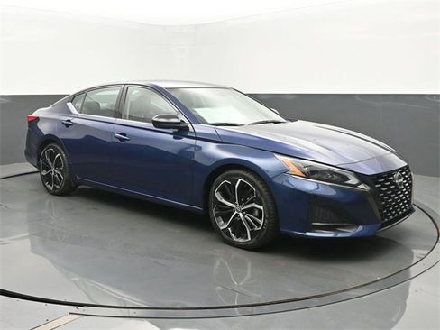 Used 2023 Nissan Altima 2.5 SR image 7