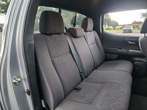 Used 2016 Toyota Tacoma TRD Off-Road AWD/4WD image 28