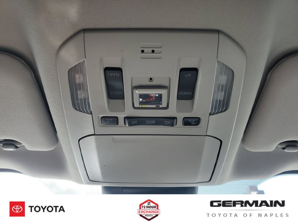 Used 2022 Toyota Highlander XLE AWD/4WD image 36
