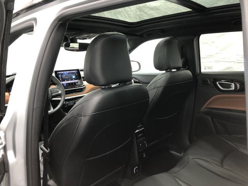 Certified 2024 Jeep Compass Limited w/ Elite Group image 13