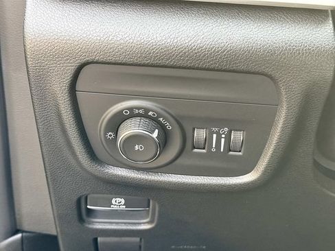 Used 2023 Jeep Grand Cherokee Limited AWD/4WD image 26