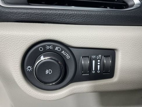 Used 2020 Chrysler Pacifica Limited w/ Advanced Safetytec Group image 31