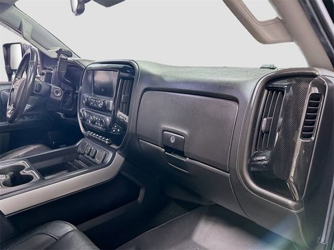 Used 2018 Chevrolet Silverado 2500 LTZ image 30