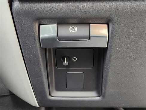 New 2024 Land Rover Defender 110 S image 21