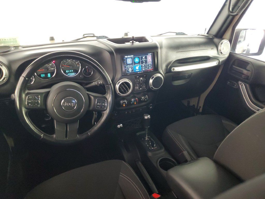 Used 2018 Jeep Wrangler Unlimited Rubicon w/ Connectivity Group AWD/4WD image 17