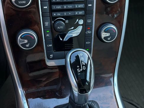 Used 2015 Volvo XC70 T5 Premier Plus image 18