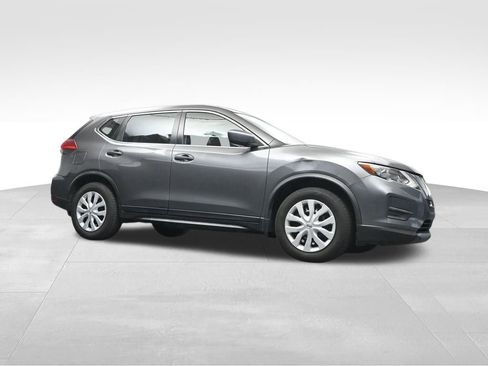 Used 2017 Nissan Rogue S FWD image 16