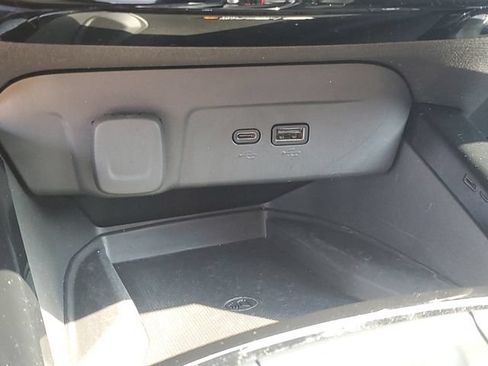 Certified 2024 Chevrolet Trax RS w/ Sunroof Package FWD image 18