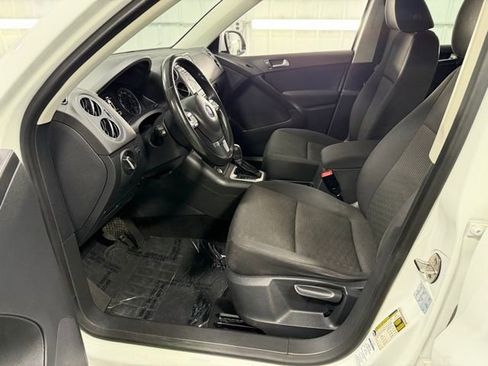 Used 2017 Volkswagen Tiguan Limited w/ Premium Package image 11