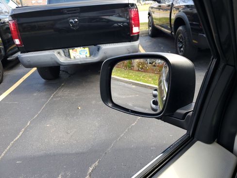 Used 2017 Dodge Grand Caravan SXT image 11