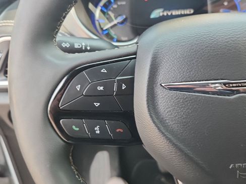 Used 2024 Chrysler Pacifica Limited FWD image 12