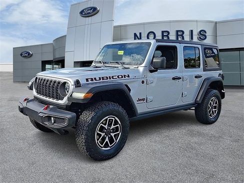 Used 2024 Jeep Wrangler Unlimited Rubicon image 3