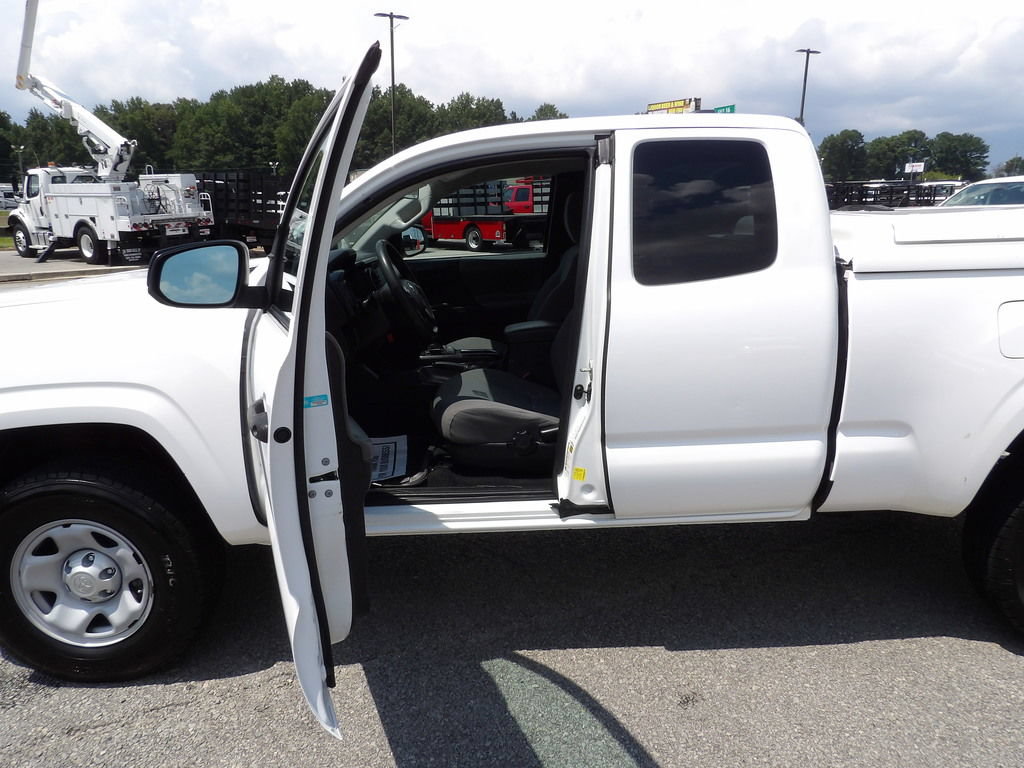 Used 2020 Toyota Tacoma SR RWD image 13