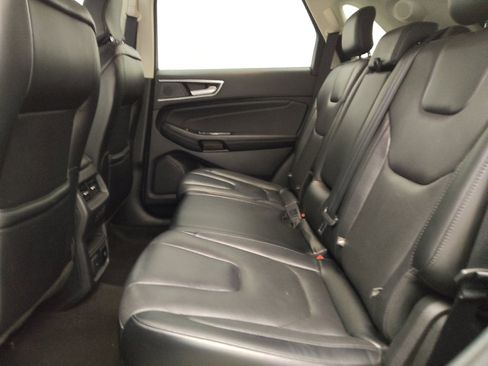 Used 2019 Ford Edge Titanium w/ Equipment Group 301A FWD image 18