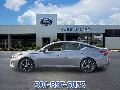 Used 2024 Nissan Altima 2.5 SR FWD image 2