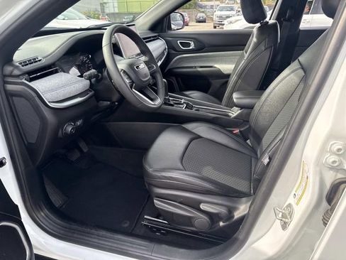 Used 2024 Jeep Compass Latitude image 19