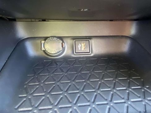 Used 2024 Toyota RAV4 LE image 27